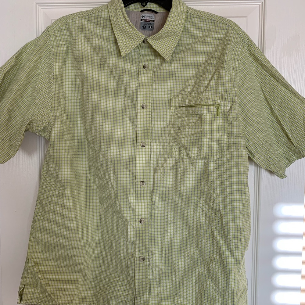 Mens Columbia shirt Large vented back